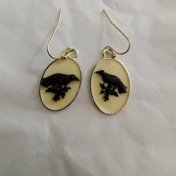 Sugar Magnolia Jewelry - Raven Cameo Earrings In Gold Tone And Ivory Enamel.